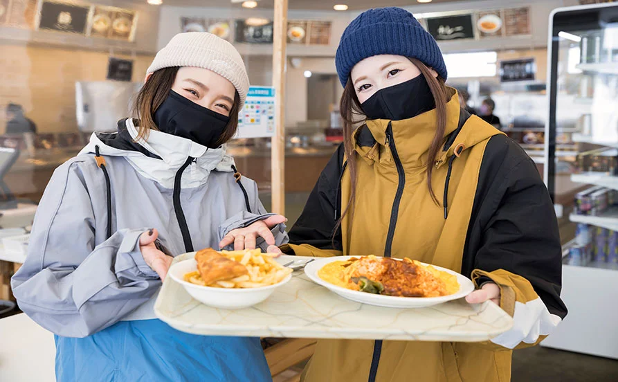 スタッフたくさん♪お友達と一緒に応募も大歓迎！スキー＆スノボが満喫できるリゾートバイト