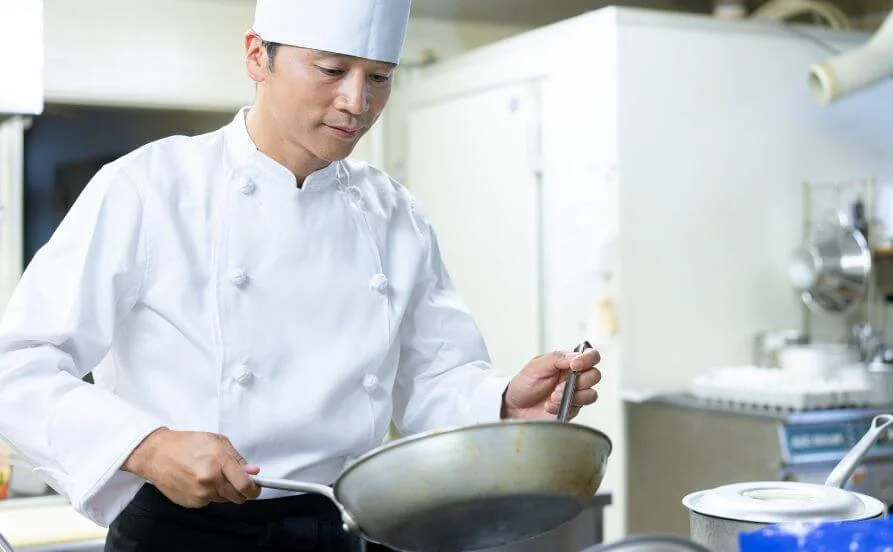 《毎日温泉入れます》アットホームな職場で安心スタート ！東京から2時間ちょっとで行ける海のきれいな観光地✨