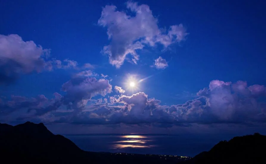 寮は人気の完全個室タイプなのでプライベートがしっかり確保😊👍スーパー、郵便局も徒歩圏内にあるのでとても便利✨