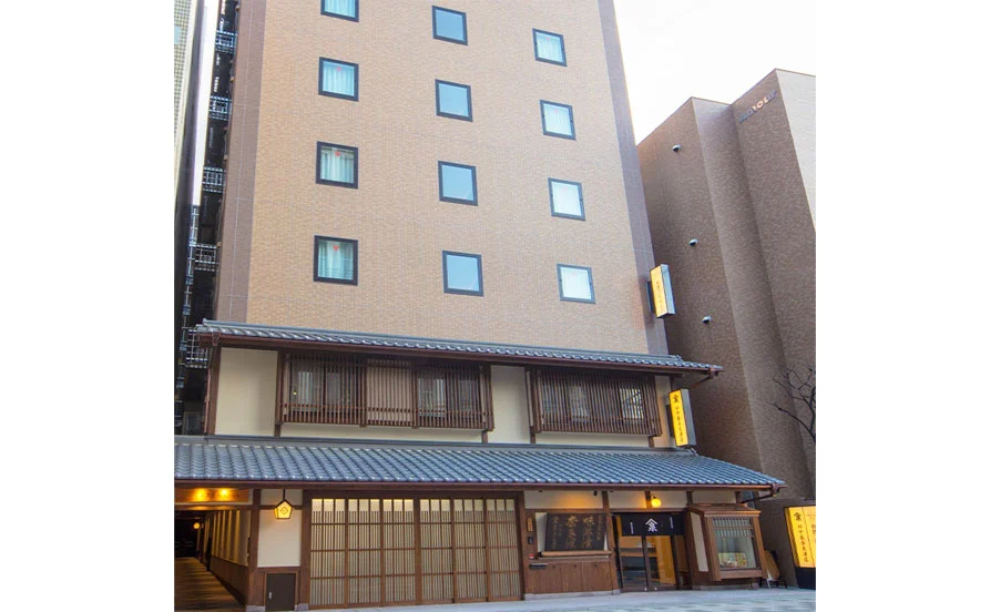 通い案件【1月スタート】京都市内×高時給の人気フロント求人！髪色自由で自分らしく働ける職場🎨