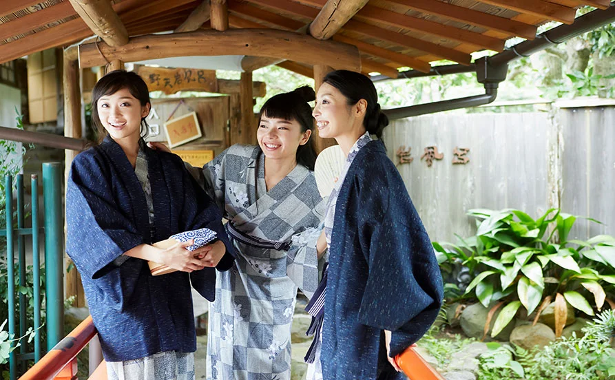 四万温泉【好条件揃ったリゾートバイト】温泉に入れる＆個室寮＆食事提供あり／自然豊かなロケーションで働こう