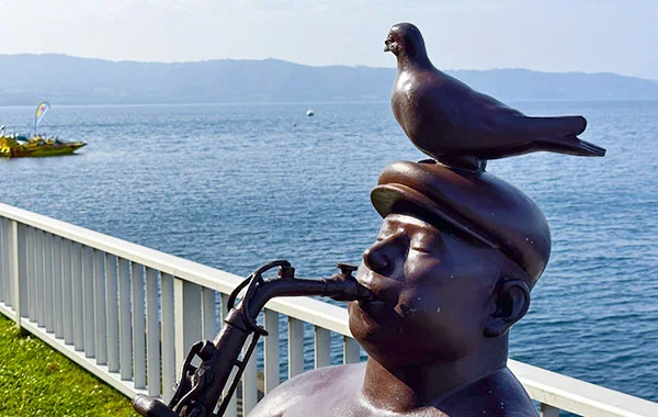 英語スキルを活かしてレストランホールのお仕事☆お部屋は個室寮をご用意！