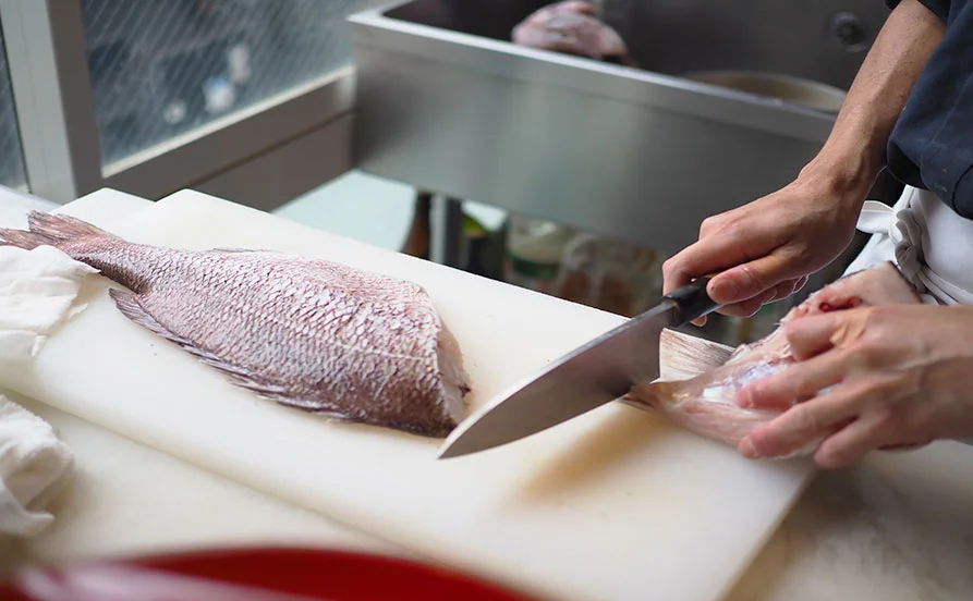 スキー・スノボ用品のレンタル無料🎿温泉旅館で高時給の調理の案件☆幅広い世代で募集中❗