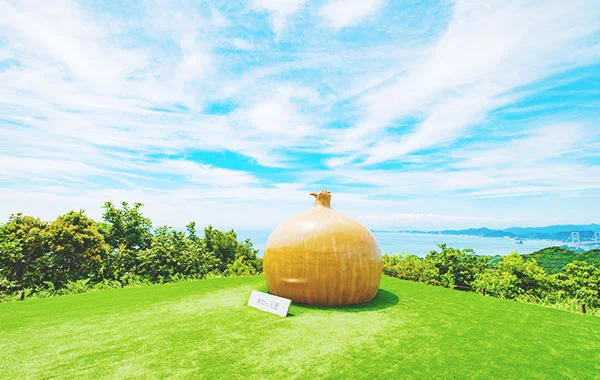 鳴門海峡では秋の大絶景が見渡せる！高台に佇むお宿でリゾートバイト✨寮やコンビニまで歩いていけます👍