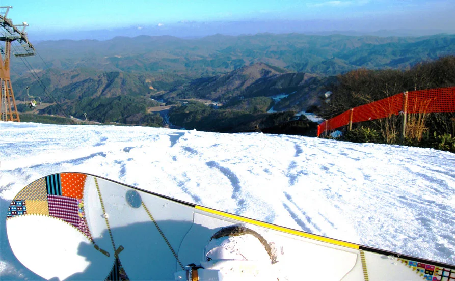 ＼九州唯一のスキー場❄／茶髪・パーマ・タトゥーOK👌チケット販売で接客経験を活かそう♪