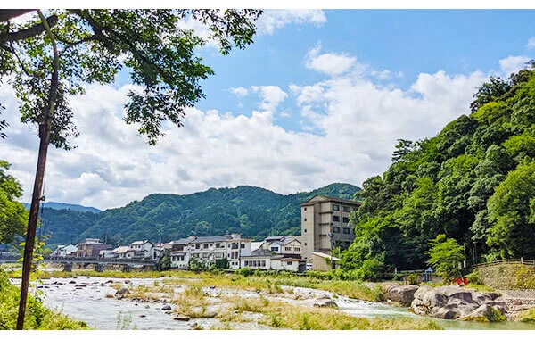 日本情緒漂う温泉街に佇む高級温泉旅館でリゾートバイト／Wi－Fi完備の個室寮