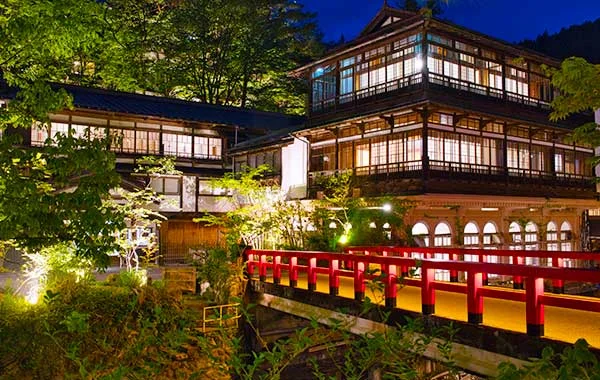 お買い物には送迎サービス有り！【群馬県の自然に癒されるリゾートバイト】温泉入浴可♨