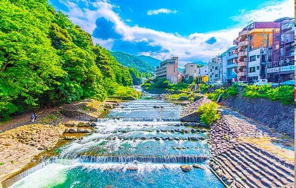 神奈川箱根湯本♪冬にピッタリ💡あたたかな雰囲気のお宿でリゾートバイト【語学を活かしたい方必見】館内寮で通勤楽々🚶