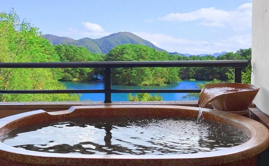 毎日の通勤薬3分😊👍寮にこだわりたい方におすすめです！寮費0円。お風呂は洞爺湖を眺めながら入れます✨北海道の美味しいものも楽しめます