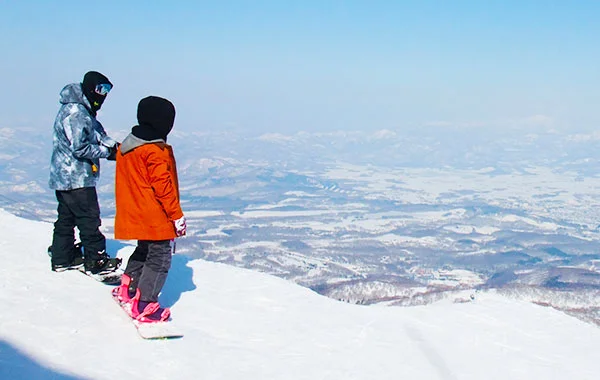 スキー求人ではレア！快適な個室寮♪無料リフト券＆3食付きの好待遇！さらに通しシフトで働きやすい☆