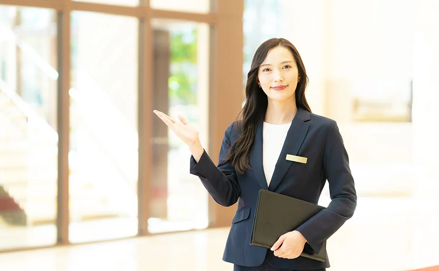 人気の通し勤務🙌語学を活かしてフロント業務♪接客業経験がある方！必見です👀✨