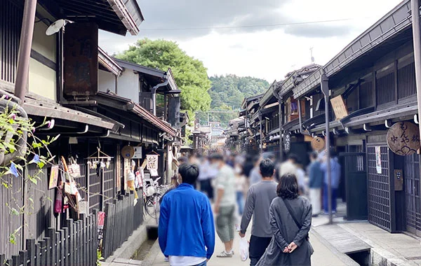11月スタート！紅葉感じるリゾートバイト🍂ワンちゃん好きの方大歓迎です☆リゾートバイトで大自然と可愛いワンちゃん達に癒される♪