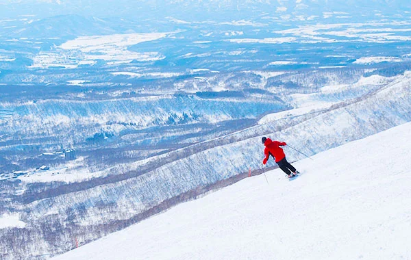 ＼冬のニセコ❄️／語学力必須❗温泉に毎日入れる特典も付いてくる♪【通し勤務】