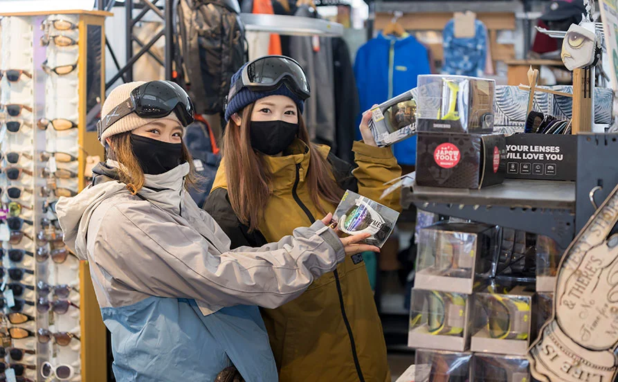 【語学活かせる】北海道ニセコでスキーを楽しみながらお仕事✨人気の通し勤務♪