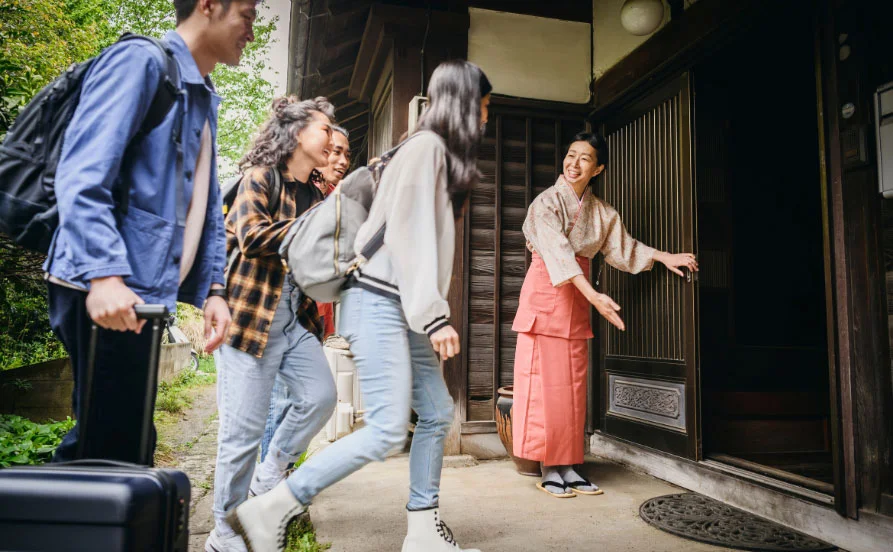 ＼外湯巡りも楽しめる／野沢温泉の老舗旅館でフロント✨ 生活便利な立地＆オフは温泉でリフレッシュ◎【語学力を活かせる】