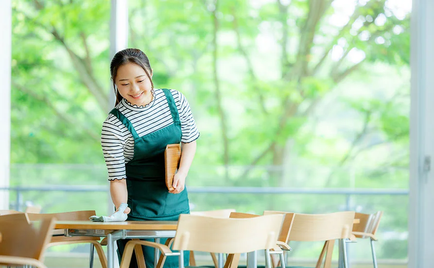＼非日常を感じる高原リゾート✨／ 温泉入れる×個室寮×設備充実！好条件がそろった人気案件♪