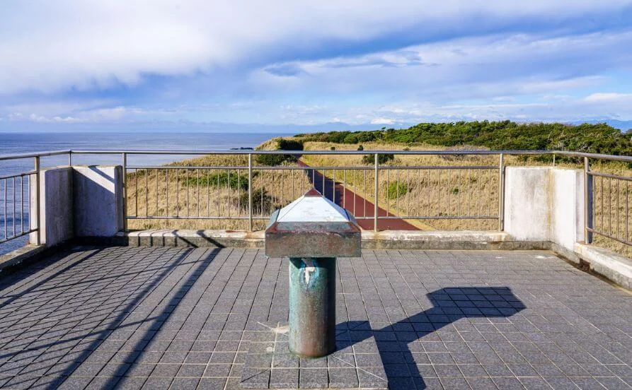 ＼2026年オープンの高級旅館✨／外国語を使う機会多め😊👍寮費がかからず。完全個室寮の利用OK！通勤は送迎サービスがあり便利✨コンビニなども徒歩圏内にあります