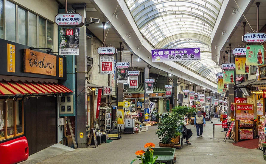 【1ヶ月短期もOK！】駅チカ×生活便利×温泉地 はじめてのリゾートバイトにもおすすめ◎