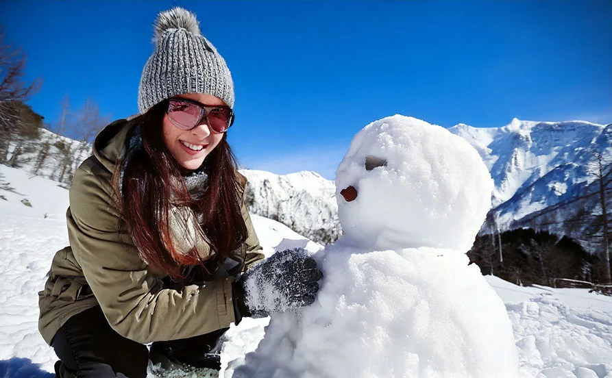 スキー場のレンタルスタッフの求人❄️スキー・スノボウェアレンタル無料の特典あり🤗