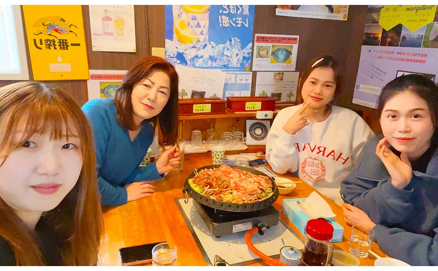 学生からミドル世代まで幅広く活躍中😊✨洞爺湖のほとりに佇むホテルでリゾートバイト【温泉入浴可能×食事が３食提供あり】11月スタートのお仕事です