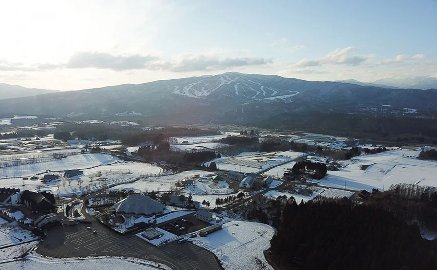 寮費無料！高原リゾートで住み込みリゾートバイト✨リラックス感あふれる自然の中のホテルで働こう👍周辺環境良く、便利なのが魅力✨