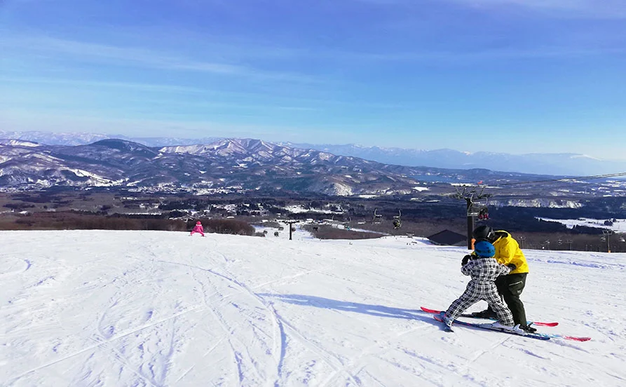 【新潟県津南】スキー場バイト急募! ⛷️ 無料リフト券・スキーウェア・レンタルが全部タダの好条件✨