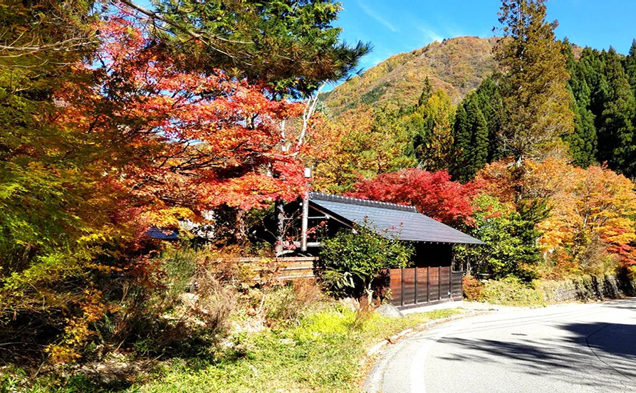 静かな温泉宿🍃裏方業務全般をお任せ💁‍♂️接客経験や英語も活かせる機会ありますよ♪【寮個室・寮費無料】