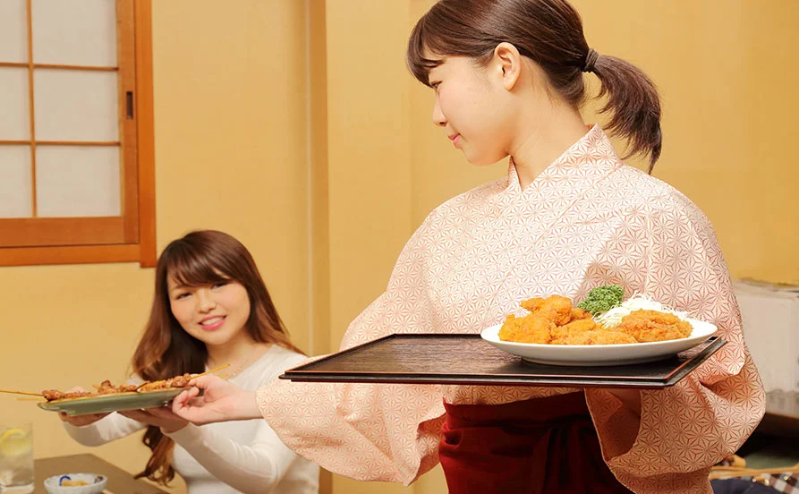 高時給✨通い案件【大阪なんば】和の趣あふれる職場で語学力を活かせるリゾートバイト☆