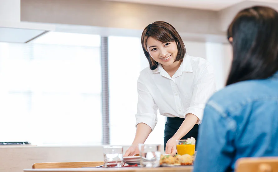 【友達・カップル歓迎！ペア限定募集✨】 食事付き＆寮費無料！家族連れのお客様に人気オーシャンビューホテル