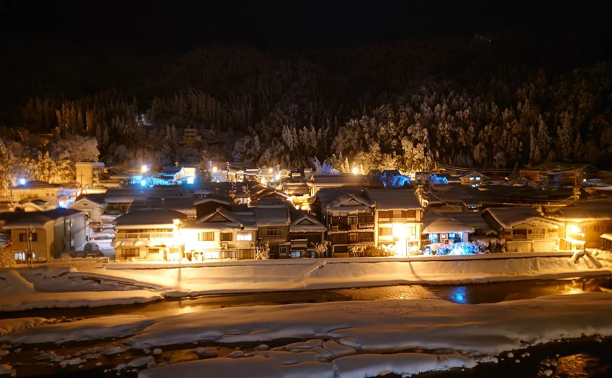 鳥取県！三朝温泉【コンビニ徒歩5分＆寮内Wi－Fi完備】日本情緒漂う温泉街に佇む高級温泉旅館でナイトフロントのお仕事です