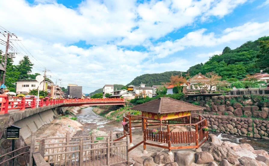 【毎日温泉×美味しい賄い付き】明治5年創業の純和風老舗旅館でリゾートバイト☆寮は客室利用なので通勤楽々♪