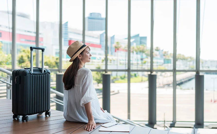 【リゾートバイトスタッフ300名規模】スーパー・ドラッグストアは送迎10分！売店やご案内など接客がメインです✨